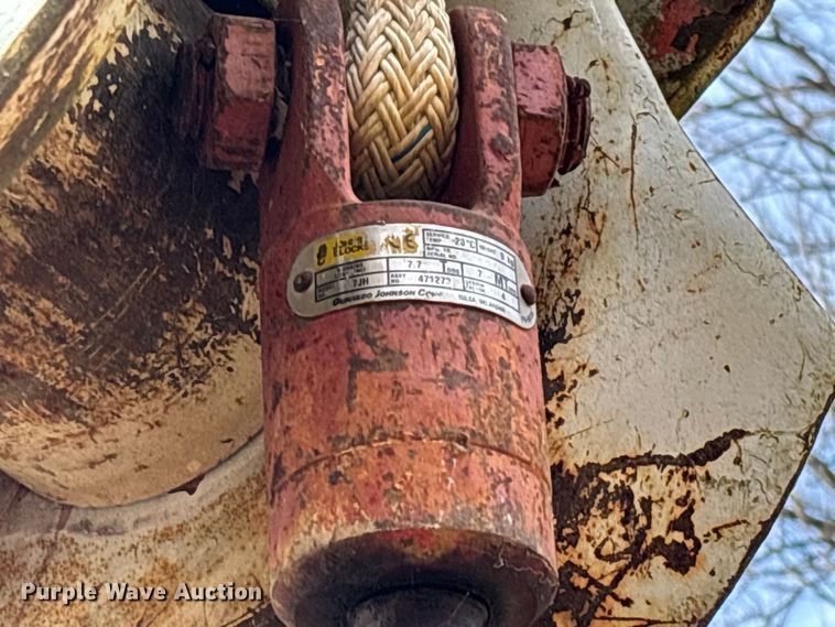 image for item EV3303 Track carrier with digger derrick