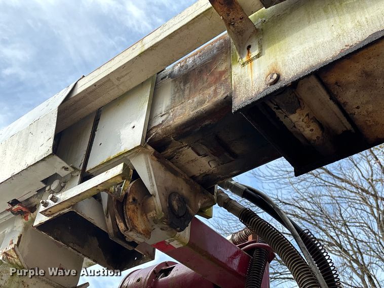 image for item EV3303 Track carrier with digger derrick