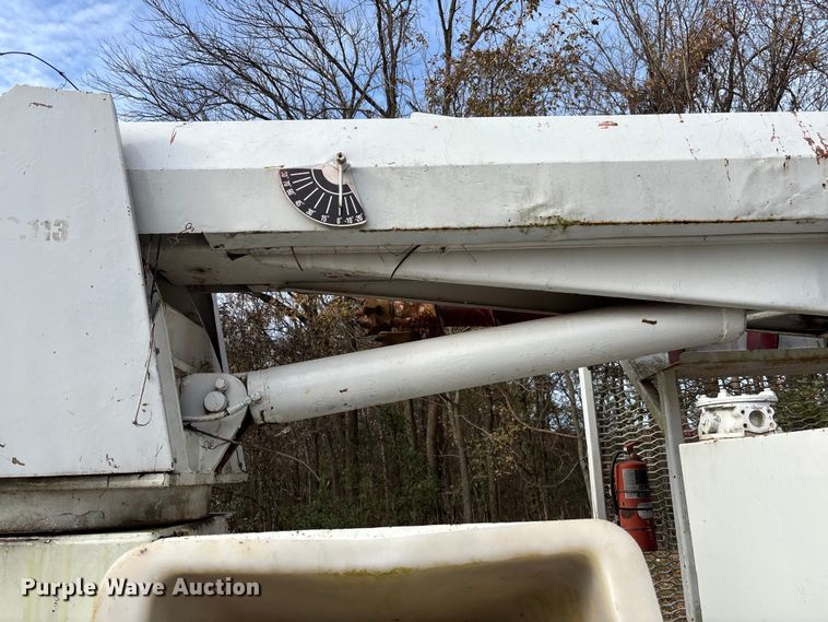 image for item EV3303 Track carrier with digger derrick