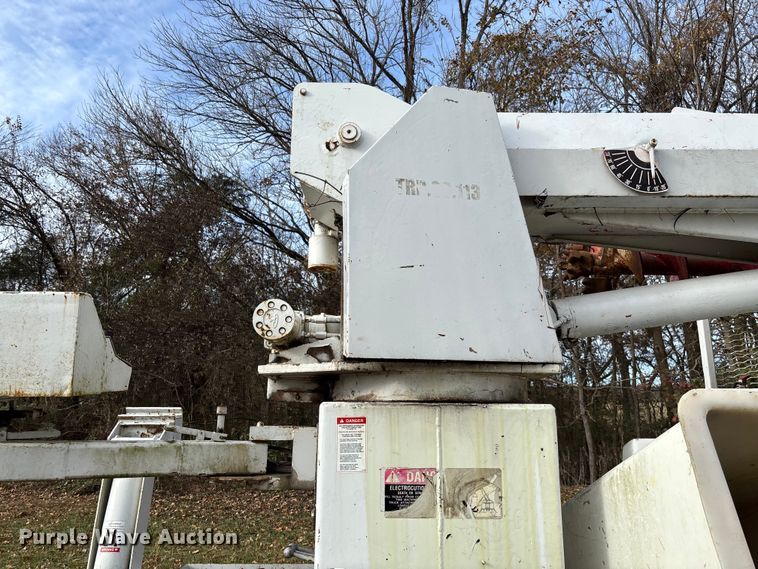 image for item EV3303 Track carrier with digger derrick