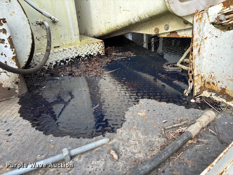 image for item EV3303 Track carrier with digger derrick