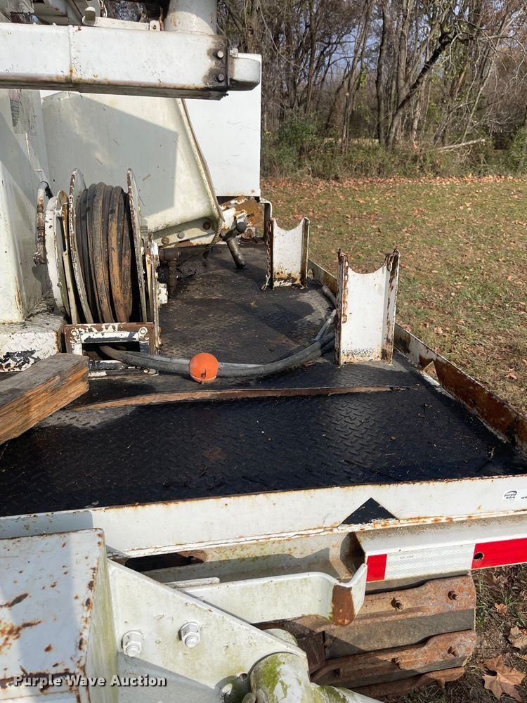 image for item EV3303 Track carrier with digger derrick