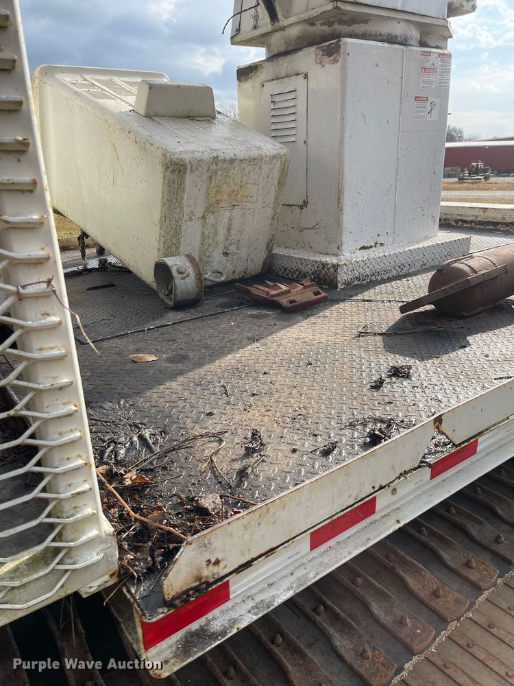 image for item EV3303 Track carrier with digger derrick