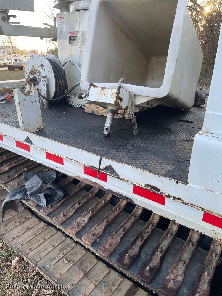 image for item EV3303 Track carrier with digger derrick