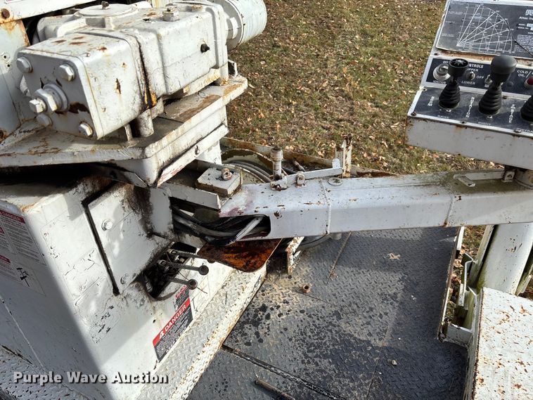 image for item EV3303 Track carrier with digger derrick