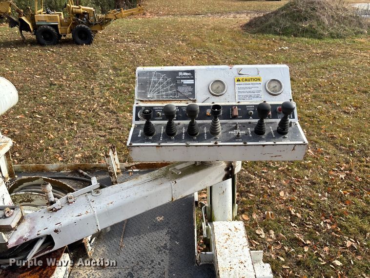 image for item EV3303 Track carrier with digger derrick