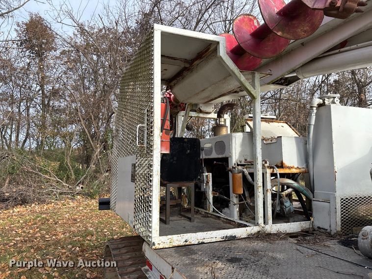 image for item EV3303 Track carrier with digger derrick