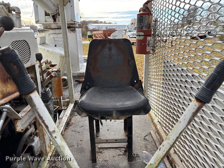 image for item EV3303 Track carrier with digger derrick