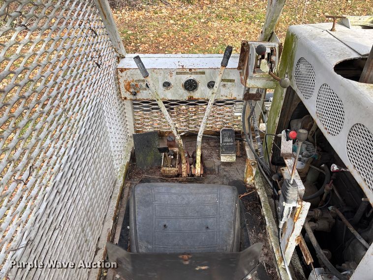 image for item EV3303 Track carrier with digger derrick