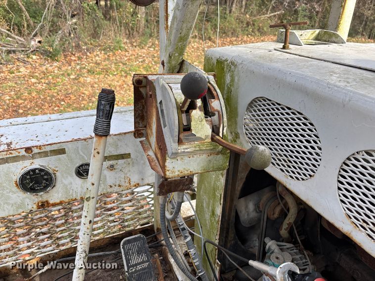 image for item EV3303 Track carrier with digger derrick