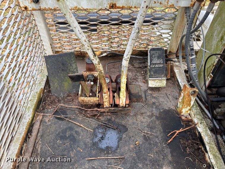 image for item EV3303 Track carrier with digger derrick