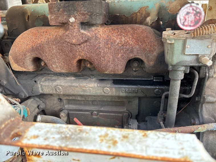 image for item EV3303 Track carrier with digger derrick