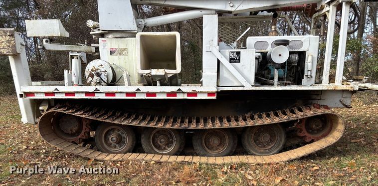 image for item EV3303 Track carrier with digger derrick