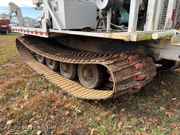 image for item EV3303 Track carrier with digger derrick