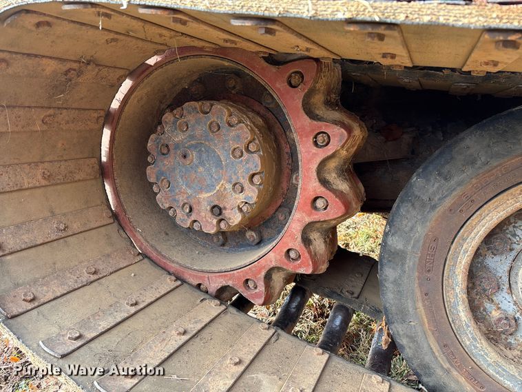 image for item EV3303 Track carrier with digger derrick