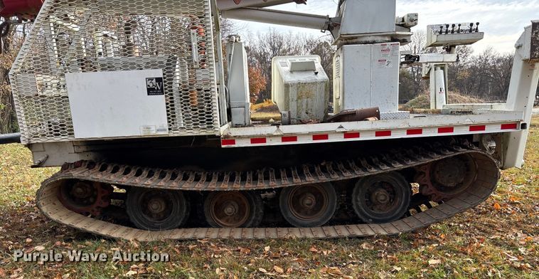 image for item EV3303 Track carrier with digger derrick