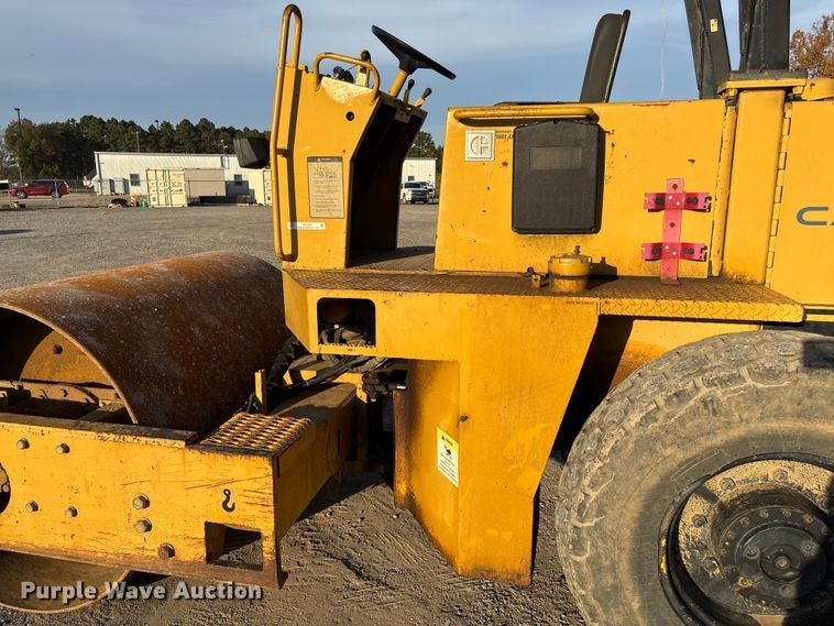 image for item EV3307 1989 Caterpillar CP-433B single drum vibratory roller