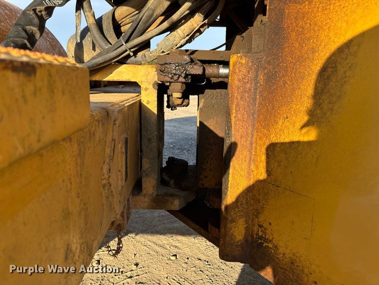 image for item EV3307 1989 Caterpillar CP-433B single drum vibratory roller