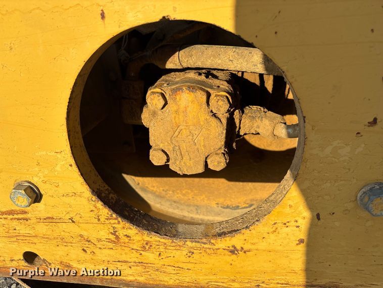 image for item EV3307 1989 Caterpillar CP-433B single drum vibratory roller