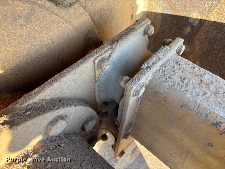 image for item EV3307 1989 Caterpillar CP-433B single drum vibratory roller