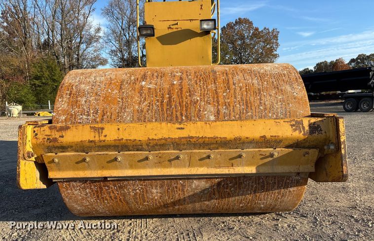 image for item EV3307 1989 Caterpillar CP-433B single drum vibratory roller