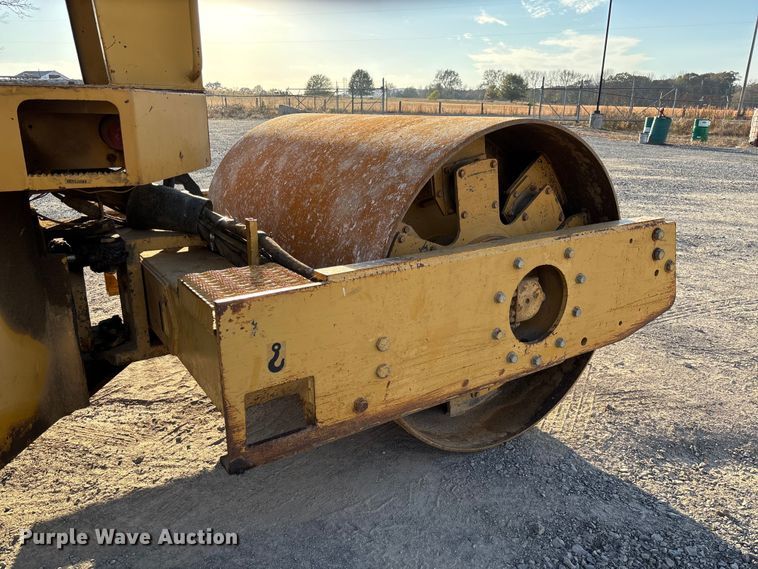 image for item EV3307 1989 Caterpillar CP-433B single drum vibratory roller