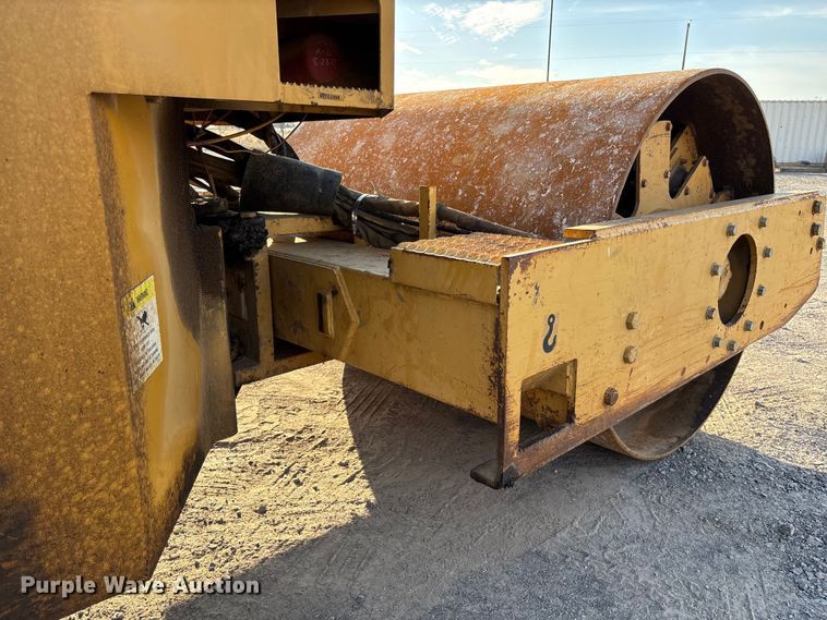 image for item EV3307 1989 Caterpillar CP-433B single drum vibratory roller