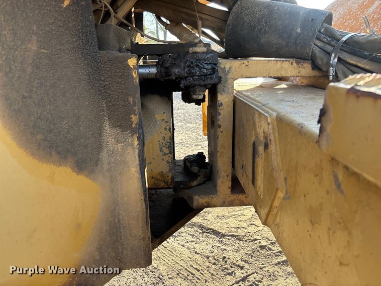 image for item EV3307 1989 Caterpillar CP-433B single drum vibratory roller