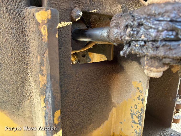 image for item EV3307 1989 Caterpillar CP-433B single drum vibratory roller