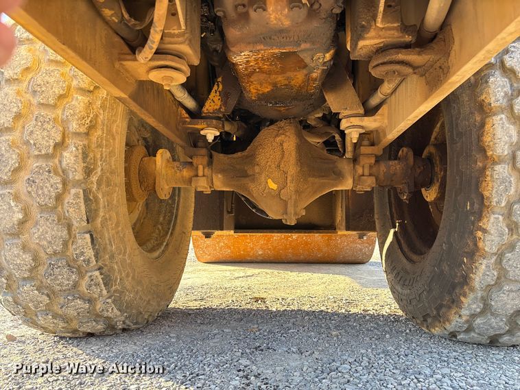 image for item EV3307 1989 Caterpillar CP-433B single drum vibratory roller