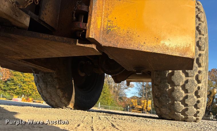 image for item EV3307 1989 Caterpillar CP-433B single drum vibratory roller