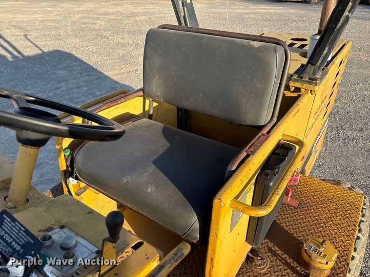 image for item EV3307 1989 Caterpillar CP-433B single drum vibratory roller