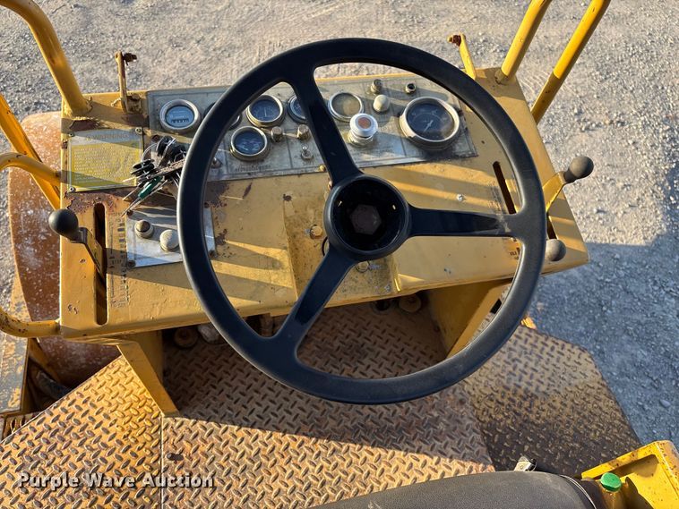 image for item EV3307 1989 Caterpillar CP-433B single drum vibratory roller