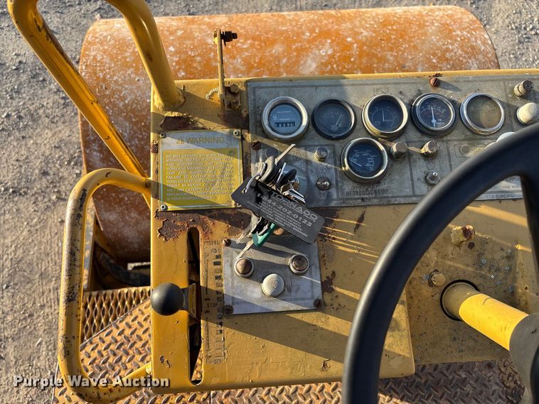 image for item EV3307 1989 Caterpillar CP-433B single drum vibratory roller