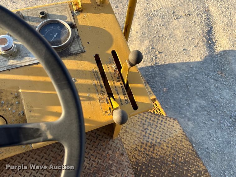 image for item EV3307 1989 Caterpillar CP-433B single drum vibratory roller