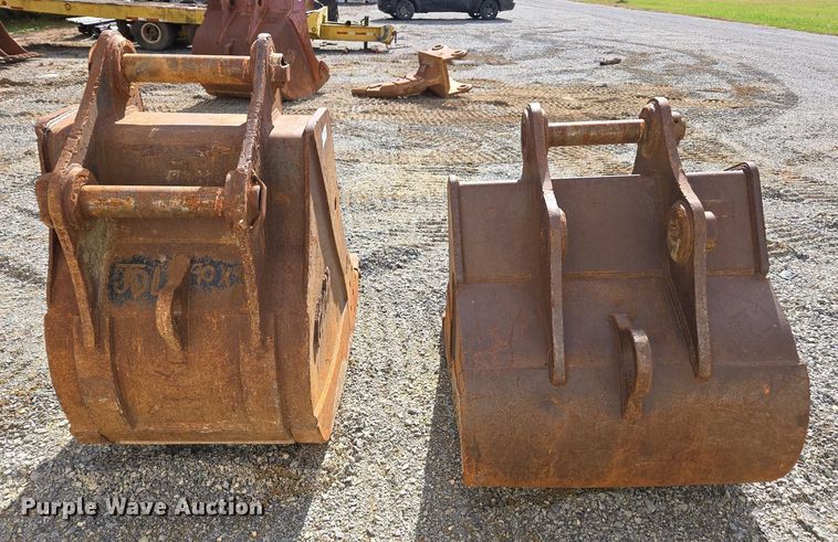 image for item EV4413 (2) excavator buckets