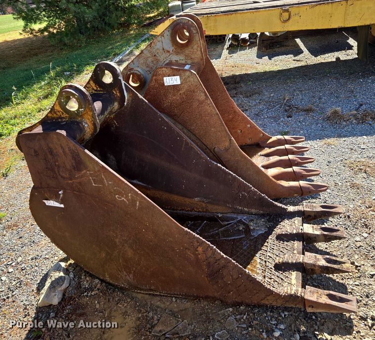 image for item EV4416 (2) excavator buckets