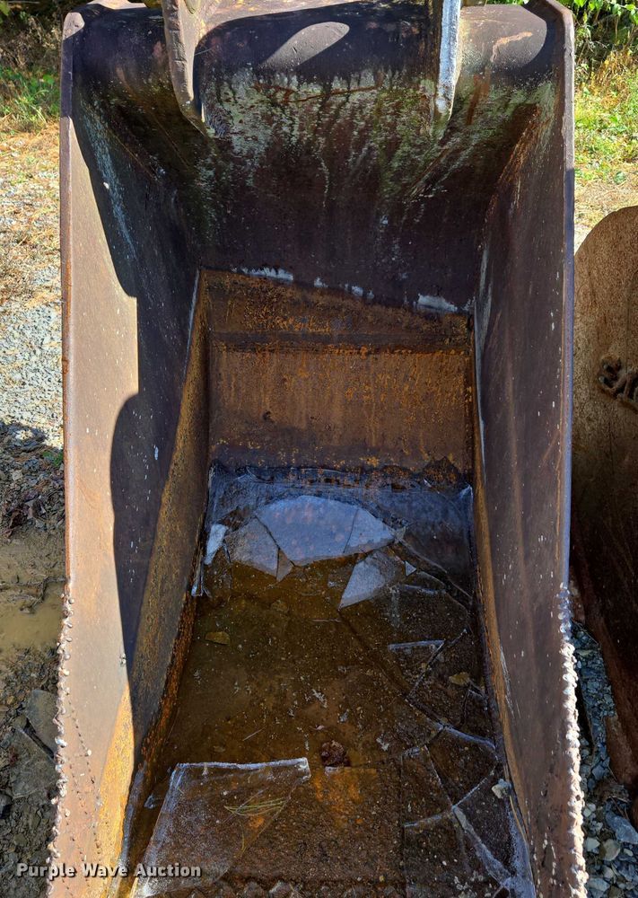 image for item EV4416 (2) excavator buckets