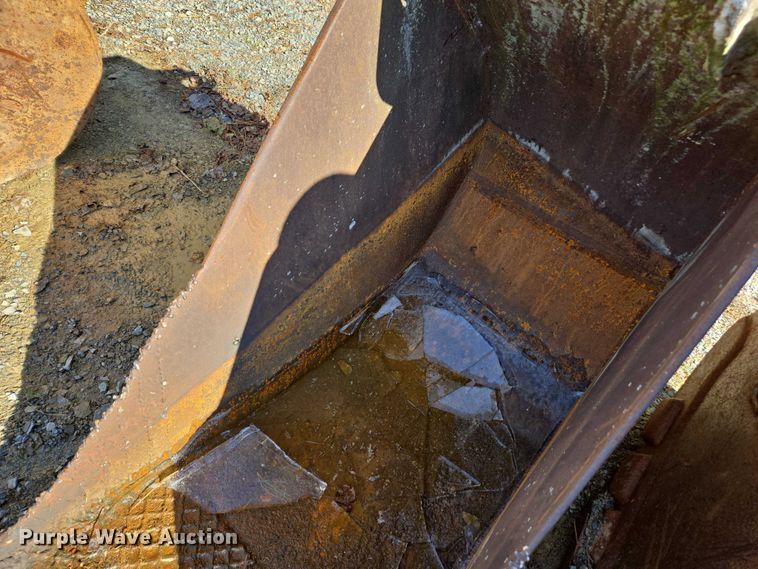 image for item EV4416 (2) excavator buckets