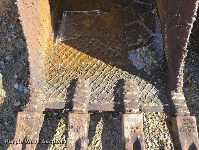 image for item EV4416 (2) excavator buckets