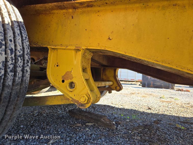 image for item EV4418 1986 Eager Beaver tilt deck equipment trailer