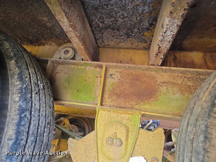 image for item EV4418 1986 Eager Beaver tilt deck equipment trailer