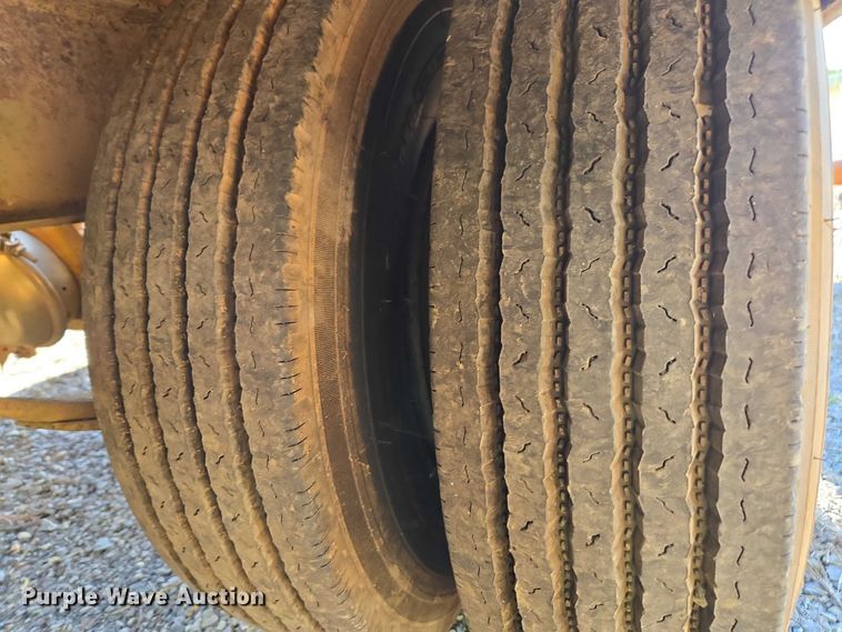 image for item EV4418 1986 Eager Beaver tilt deck equipment trailer