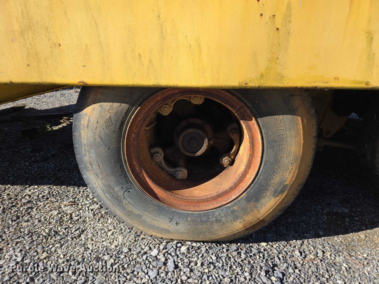 image for item EV4418 1986 Eager Beaver tilt deck equipment trailer