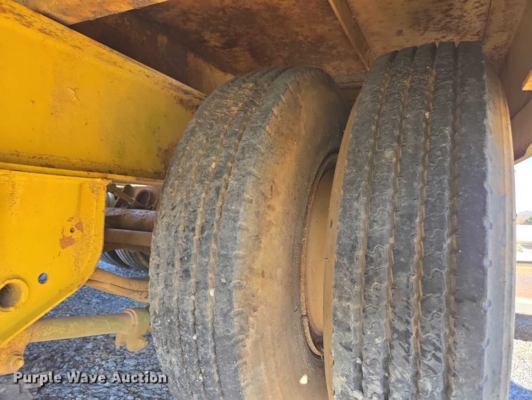 image for item EV4418 1986 Eager Beaver tilt deck equipment trailer