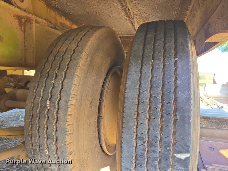 image for item EV4418 1986 Eager Beaver tilt deck equipment trailer