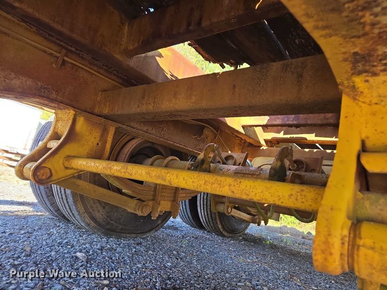 image for item EV4418 1986 Eager Beaver tilt deck equipment trailer