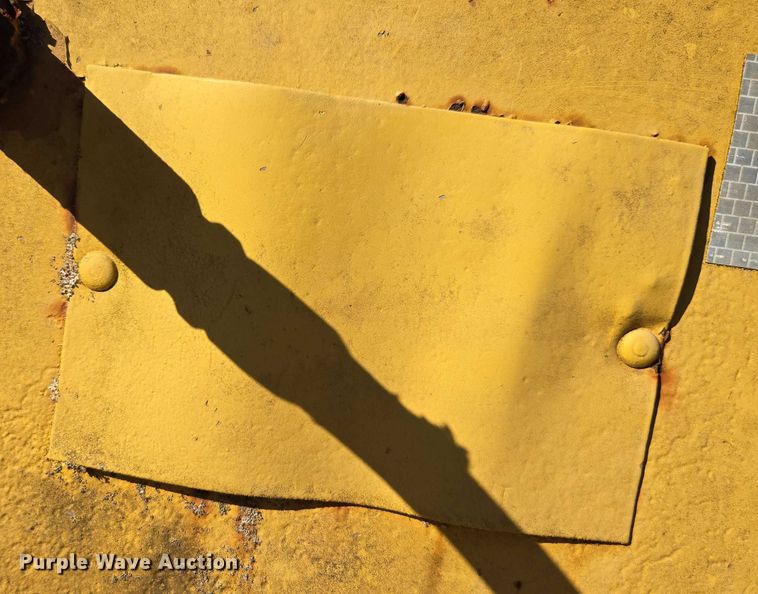 image for item EV4418 1986 Eager Beaver tilt deck equipment trailer