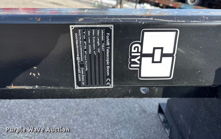 image for item FG1518 GIYI TB47 skid steer jib