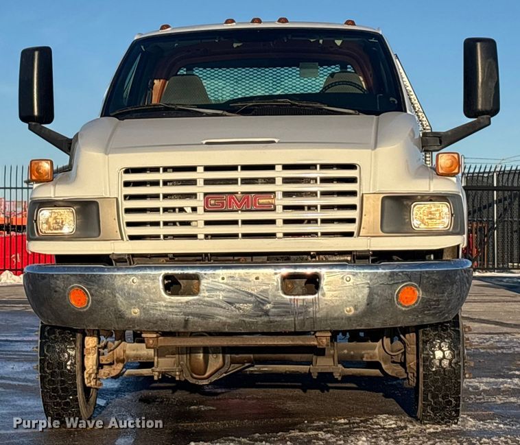 image for item FG1528 2007 GMC C5500 flatbed truck